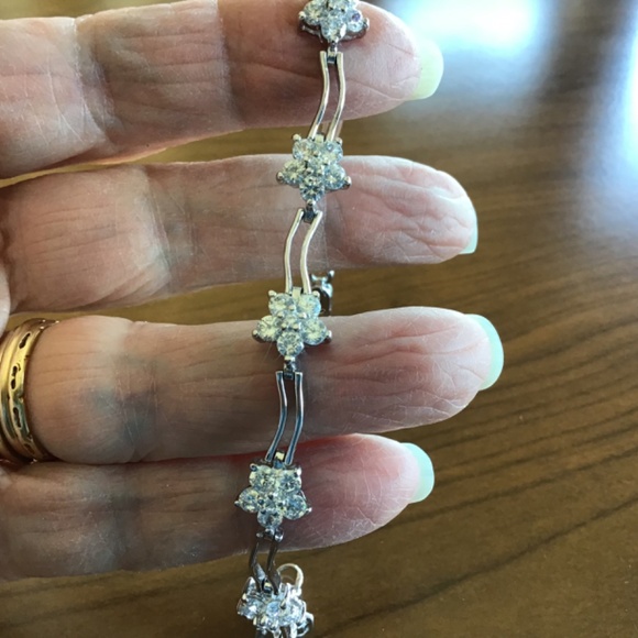 925 Sterling Silver and White Cubic Zirconia Long Wavy Link Bracelet 7.5" - Picture 3 of 9